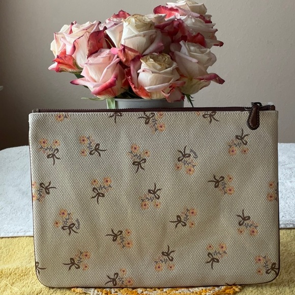 🐻 COACH WRISTLET 30 WITH VANDAL GUMMY 🐻 NWT 🐻 - Picture 12 of 16